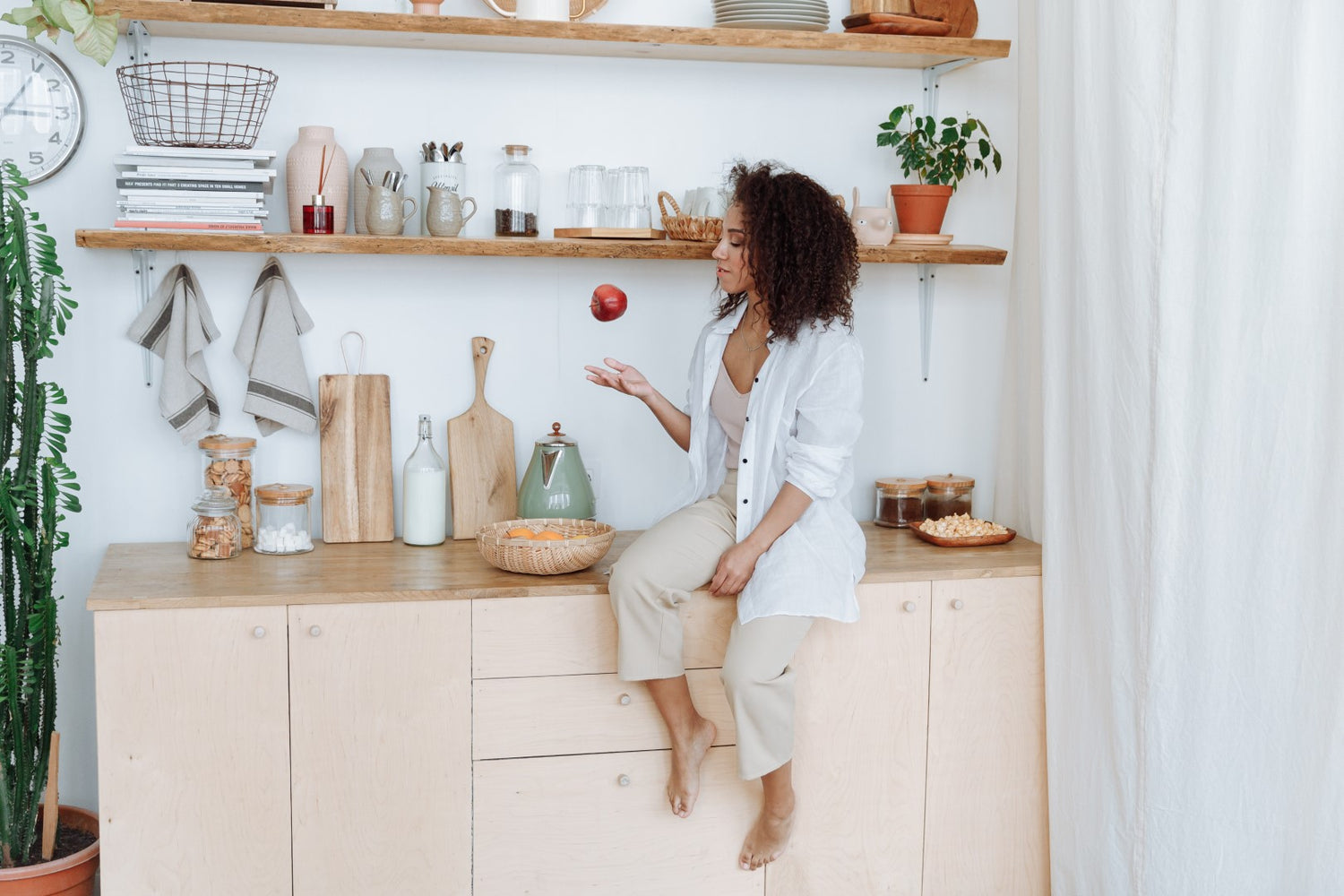 Wood pull out drawer for kitchen